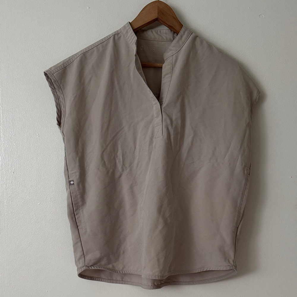 Figs Short-Sleeve V-Neck Tunic Top in Light Taupe